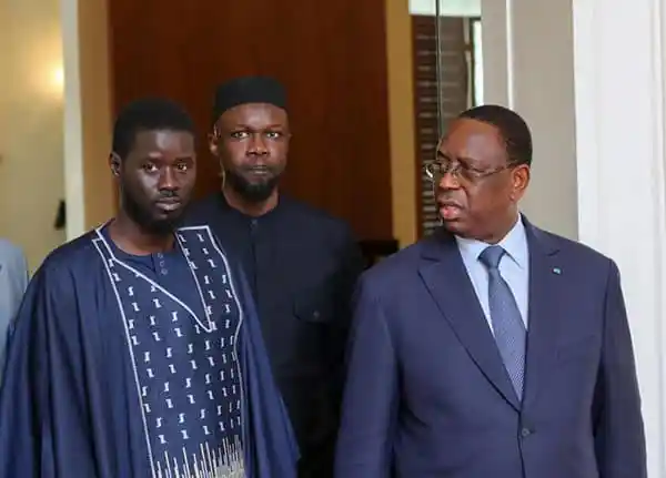 Le grand renversement : Macky revient, Sonko s’expose, Diomaye arbitre – Théâtre des paradoxes