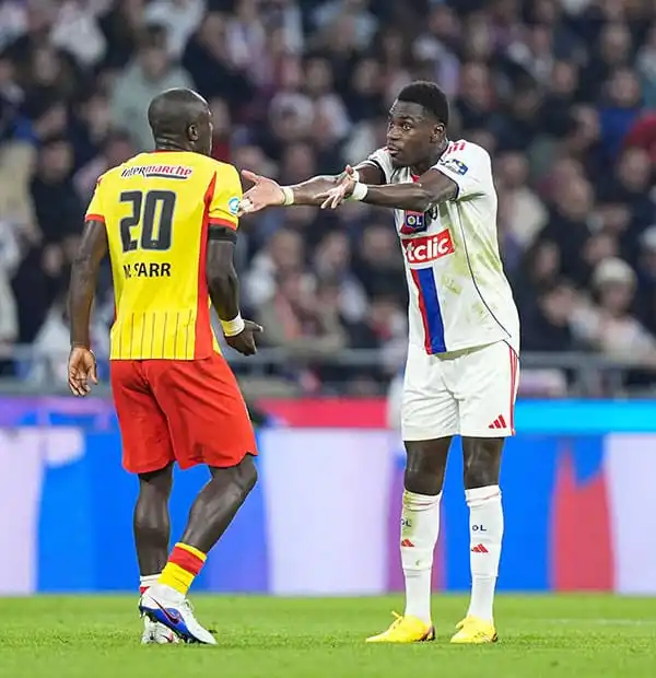OL – Lens : Moussa Niakhaté met fin à la polémique avec Malang Sarr
