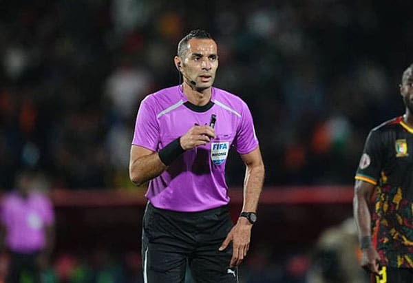 Arbitrage : Huit cartons jaunes dans le derby