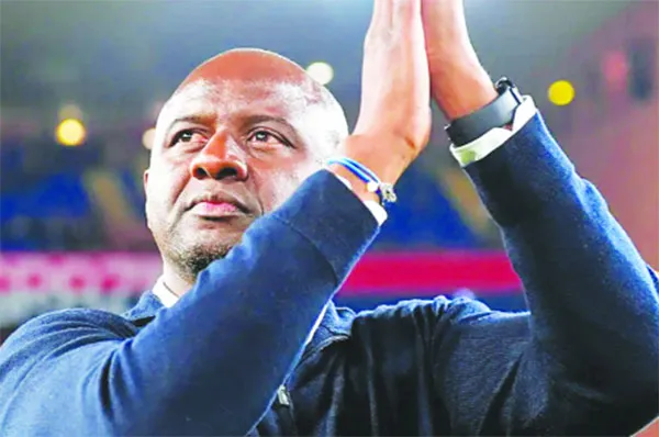 Tanière – Cérémonie de présentation de Patrick Vieira : Patrick Vieira (enfin) sur le banc des Lions