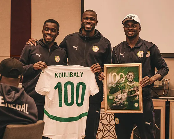 ARRET SUR IMAGE – Koulibaly célébré par ses pairs pour sa 100e sélection